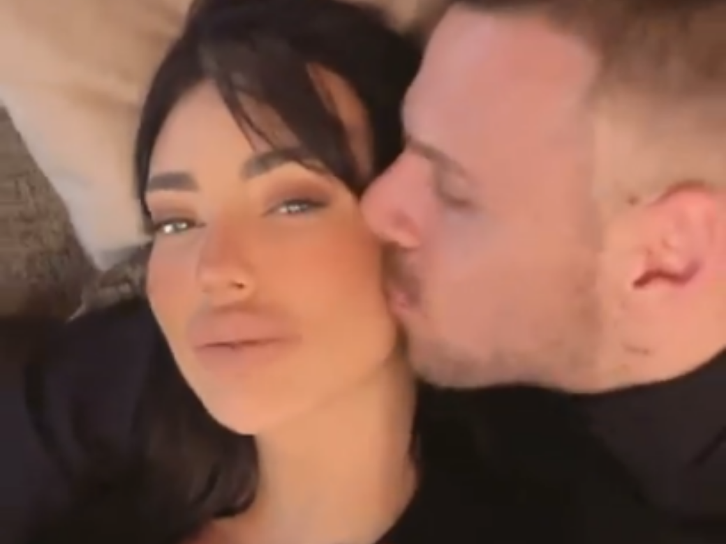  LUKSUZNO PUTOVANJE OD 15.000 EVRA: Grujićeva se pohvalila slikama s odmora! Veliki bazen, palme, ali i jelka! (FOTO) 