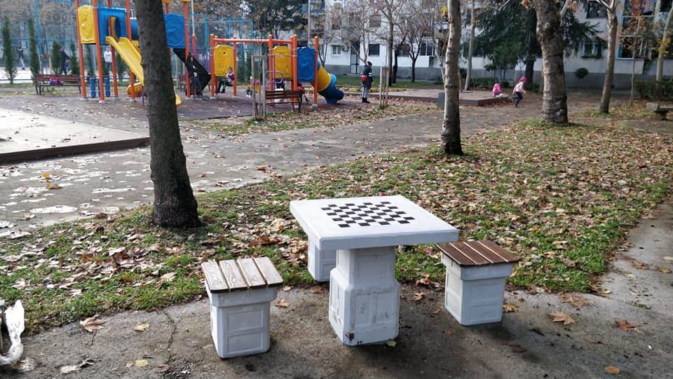  Stolovi za stoni tenis i šah postavljeni na više lokacija u gradu 