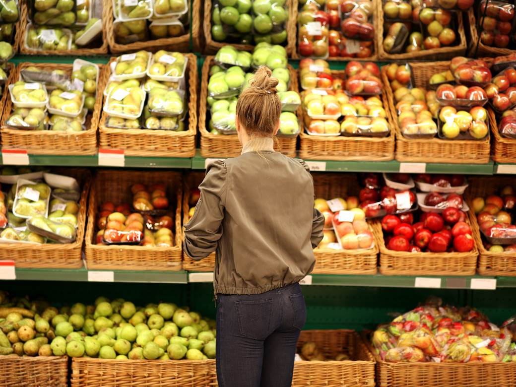  VOĆE I POVRĆE KOJE NIKADA NE BI TREBALO DA KUPITE U SUPERMARKETU: Nutricionistkinja otkriva "najgore" trikove prodavaca! 