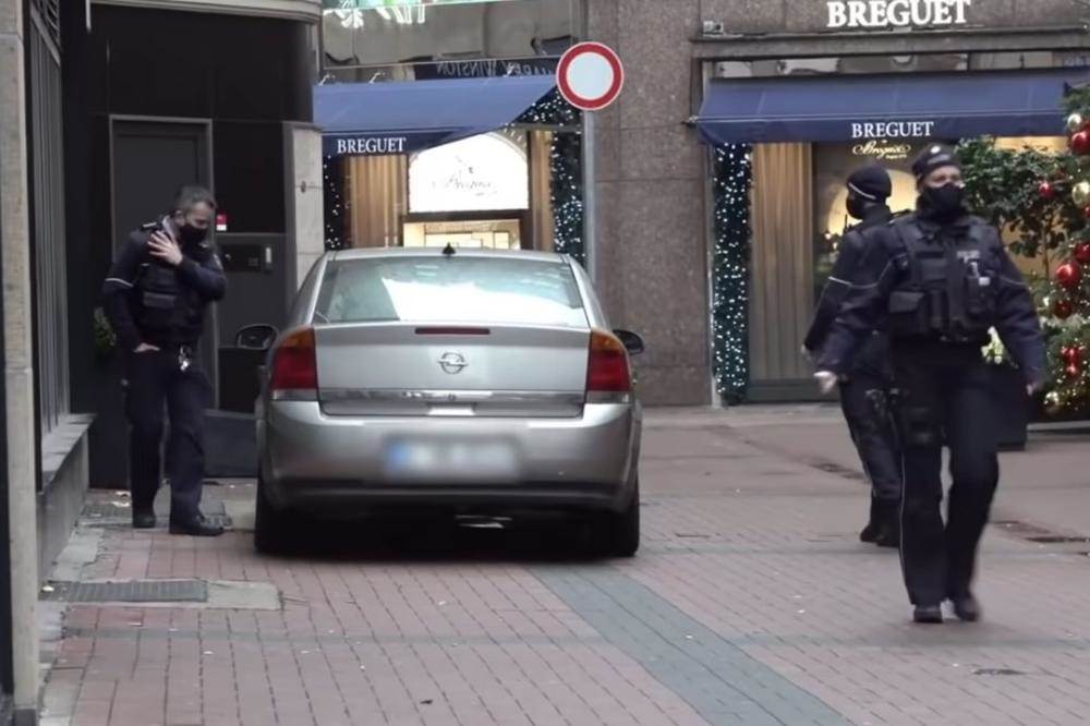  SPEKTAKULARNA PLJAČKA PINK PANTERA U NJEMAČKOJ: Uletjeli autom u radnju i ukrali nakit vrijedan 3 MILIONA EURA! VIDEO 