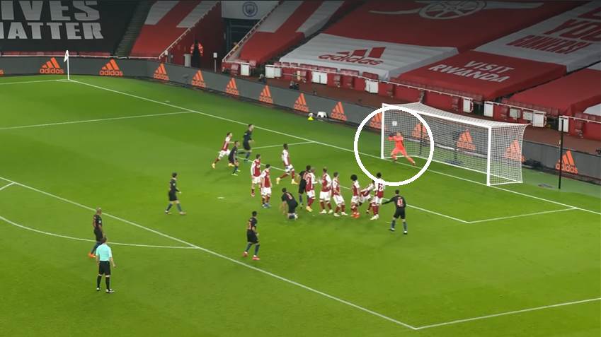  SAMO ARSENAL MOŽE DA PRIMI OVAKAV GOL: Doveli su Islanđanina koji ne zna da "boksuje" loptu! (VIDEO) 
