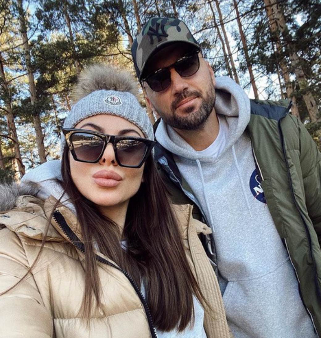 LEPA MANEKENKA TRUDNA SA SRPSKIM KOŠARKAŠEM: Poznati par objavio srećne vesti! (FOTO) 