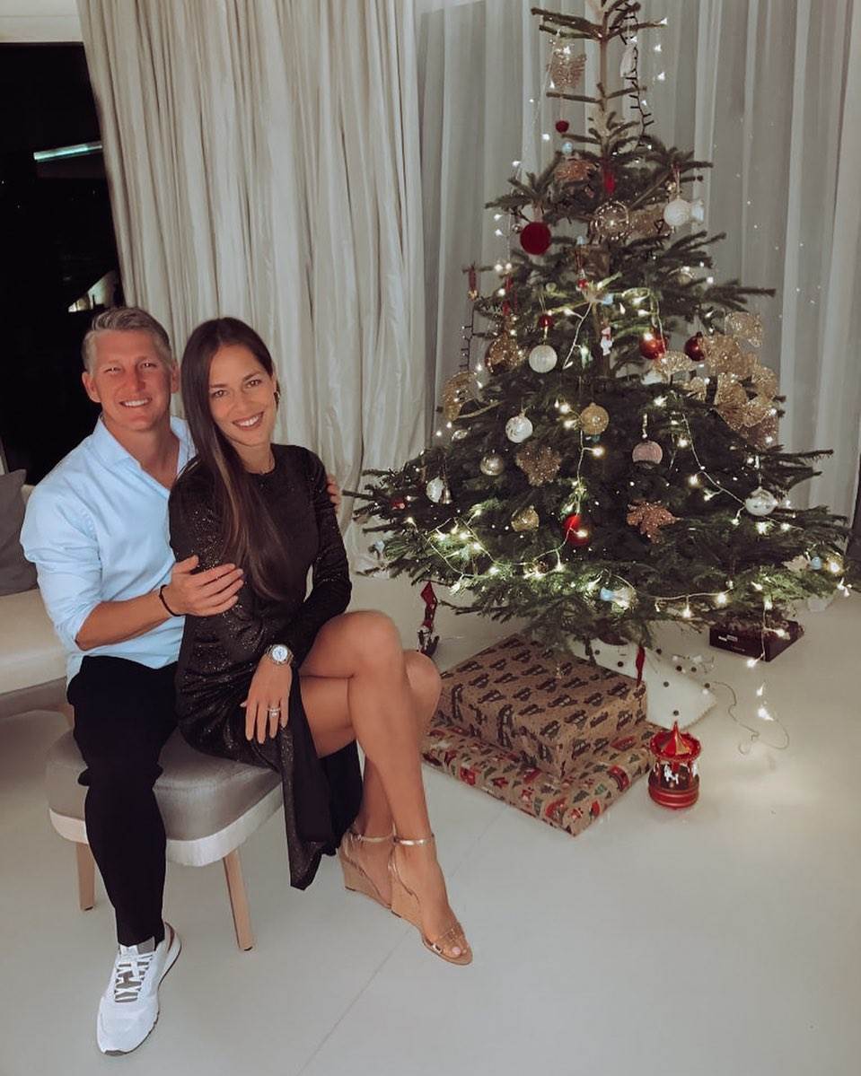  ANA IVANOVIĆ SPREMILA ČESNICU ZA BOŽIĆ: Kritikovali su je što slavi sa Švajnijem, ovako je odgovorila! (FOTO) 