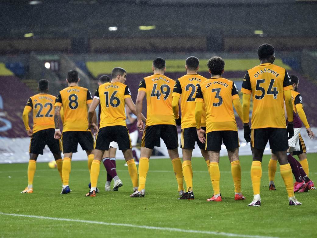  FUDBALERIMA ZABRANJEN ODLAZAK U PRODAVNICU: Kontroverzna odluka engleskog tima! 