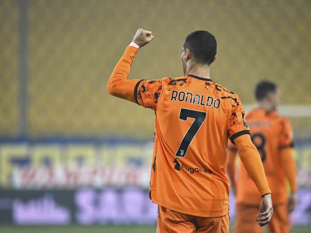  ODLUČENO JE, KRISTIJANO JE VEĆ SADA NAJBOLJI FUDBALER VEKA: Mesi mu i ovoga puta gledao u leđa! 