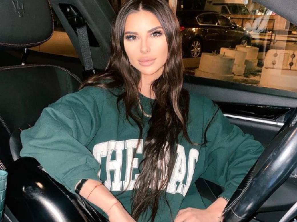  ZORANA JOVANOVIĆ IMA NOVOG DEČKA?! Uživa u muškom zagrljaju i novim silikonima rasplinjuje maštu! (FOTO) 