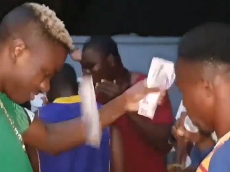  PLATILI GA 70 MILIONA, A ON GORI OD BALOTELIJA: Kitio muziku za rođendan, pa pokupio koronu! 