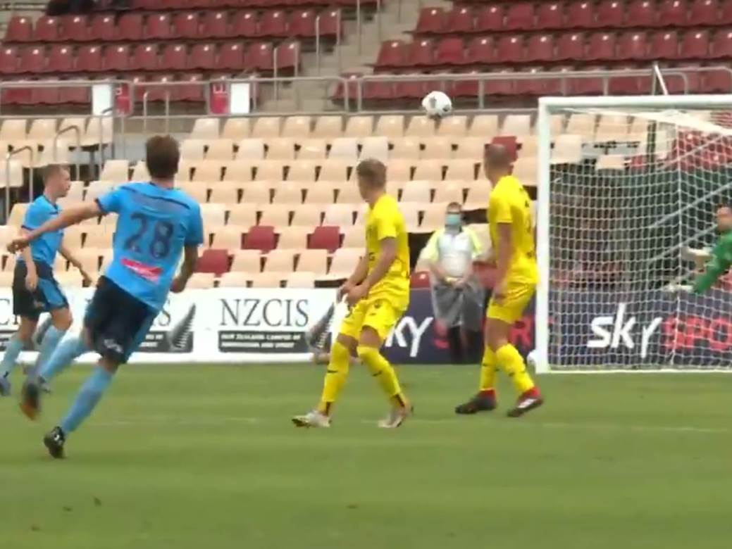  OVO JE NAJLEPŠI GOL KOJI ĆETE DANAS VIDETI: A dao ga je klinac na svom debiju! (VIDEO) 