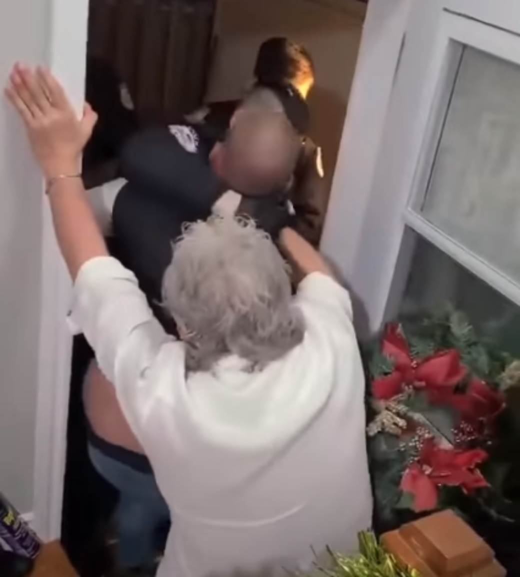  KOMŠIJE PRIJAVILE ŽURKU U STANU: Šokiraćete se brojem ljudi koji je zasmetao susedu, policija upotre 