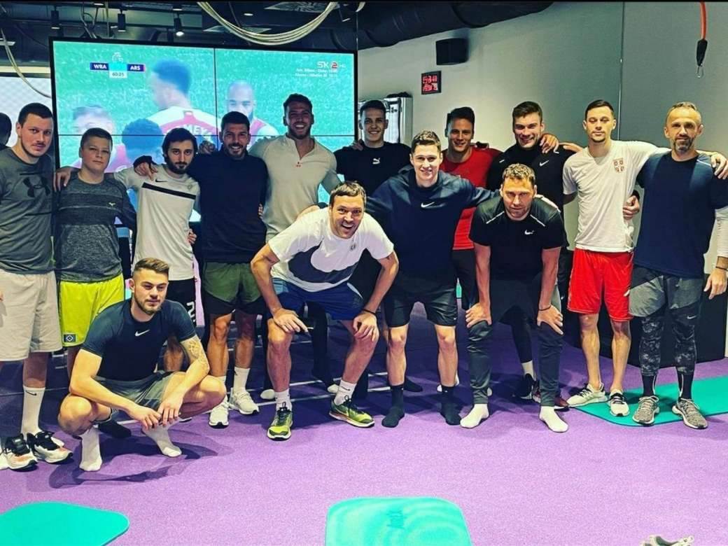  TRAŽI GA ZVEZDA, ON TRENIRA SA FUDBALERIMA PARTIZANA: Tošić u društvu Stojketa, Jojića, Markovića, D 