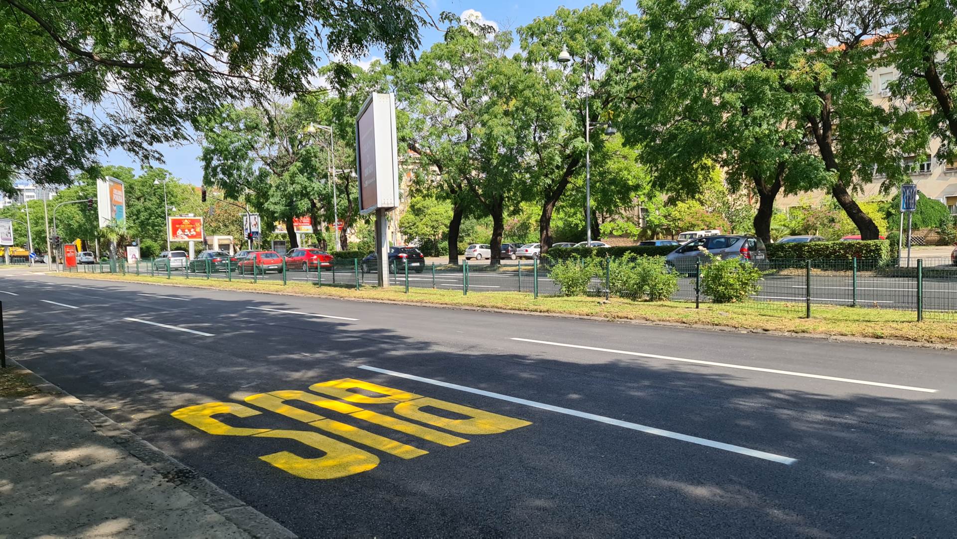  Uskoro treća traka na Bulevaru Svetog Petra Cetinjskog ZA GRADSKI I TAKSI PREVOZ 