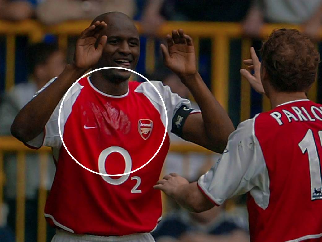  SVI SMO SE PITALI ŠTA JE MOKRA FLEKA NA DRESU ARSENALA: Nije znoj, a ni sline - to je POMAGALO legendarnom Vijeri! 