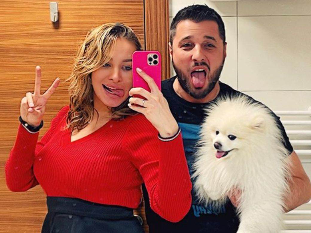  PAO I POLJUBAC NA KLUPICI: Luna u porodičnoj šetnji sa Gagijem i Markom - svi joj gledaju u stomak!  