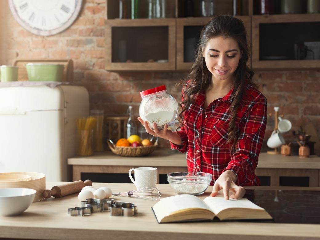  DA PRIZOVETE NOVAC U KUĆU, DANAS OBAVEZNO JEDITE OVU NAMIRNICU: Pripremite kolač koji privlači bogatstvo 
