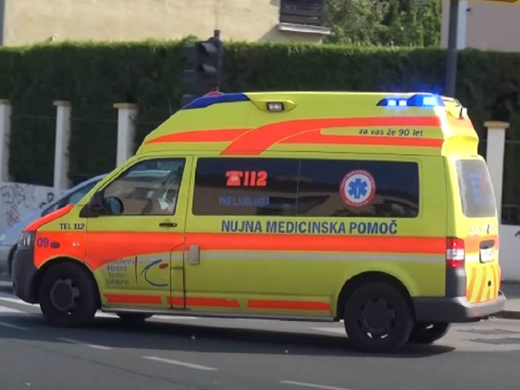  DJEVOJKA STRADALA ZBOG SELFIJA: Maloljetnicu pregazio voz dok se fotografisala sa drugaricom na šina 