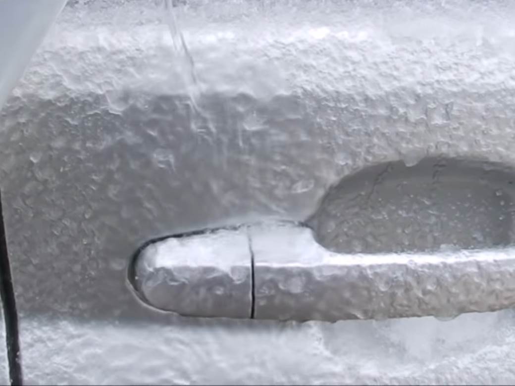  kako-odmrznuti-led-na-kolima-kvake-sofersajbne-stakla-video 