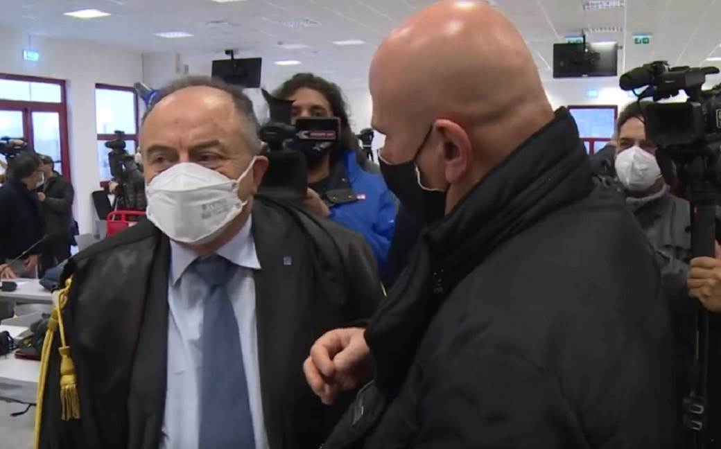  ISTAKNUTI POLITIČAR SARAĐIVAO SA MAFIJOM: Skandal u Italiji - policija privodi funkcionere i biznismene! 