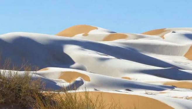  PAO SNIJEG U SAHARI, TEMPERATURA OTIŠLA ISPOD NULE: Nevjerovatne slike iz afričke pustinje (FOTO, VI 