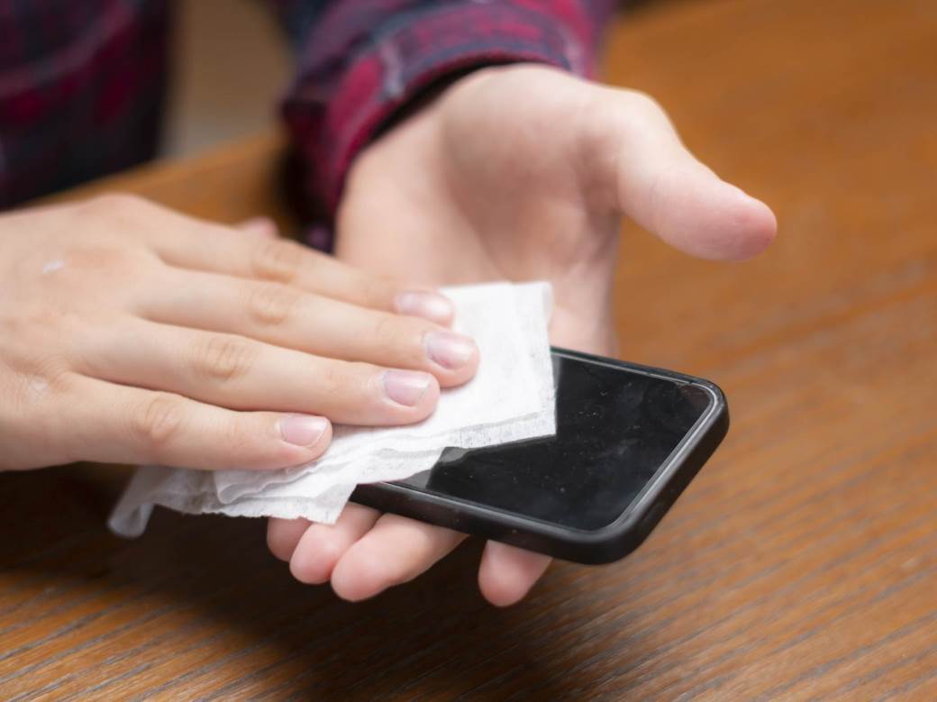  /Kako-ukloniti-ogrebotine-sa-displeja-telefona. 