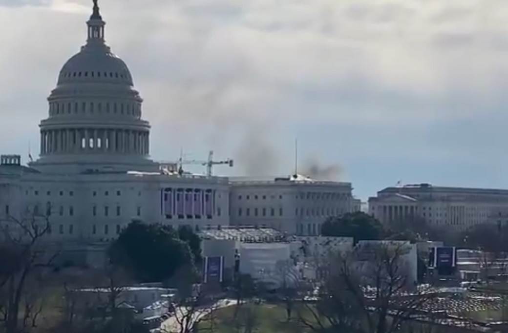  PANIKA U VAŠINGTONU: Kulja dim iz zgrade Kapitola, sve blokirano! (VIDEO) 