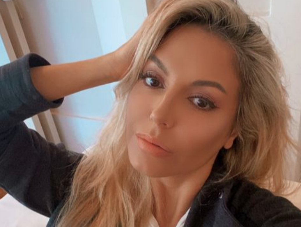  BILJANA TIPSAREVIĆ SPECIJALNOM DEKORACIJOM IZNENADILA MEZIMICU: Pokazala deo svog modernog doma (FOTO, VIDEO) 