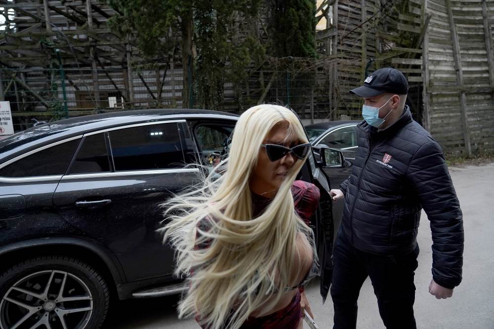  GOLE GRUDI, STOMAK I NOGE NA IZVOL'TE: Jelena Karleuša oduševila izgledom u uzanom zmijskom kompletu! (FOTO) 