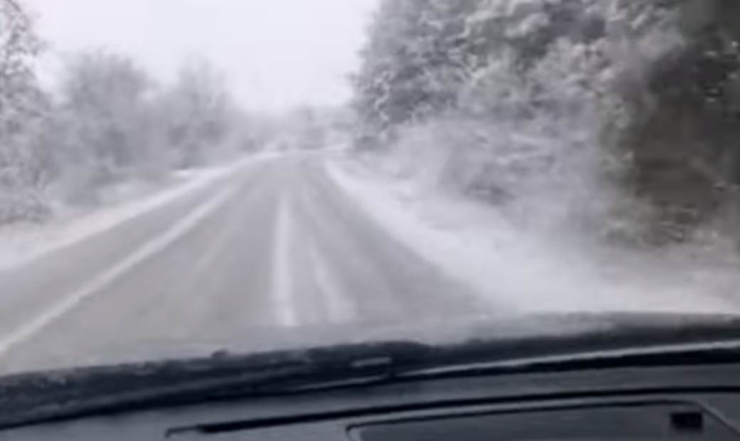  SNEG OKOVAO KOMŠILUK! Na Jadranu kiša a po unutrašnjosti Hrvatske snežne mećave (VIDEO) 
