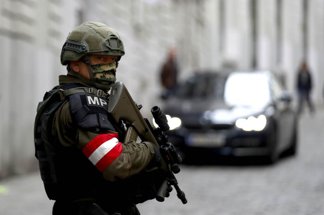  HOROR U FRANKFURTU: Muškarac nožem ubadao ljude na ulici, ima ranjenih 