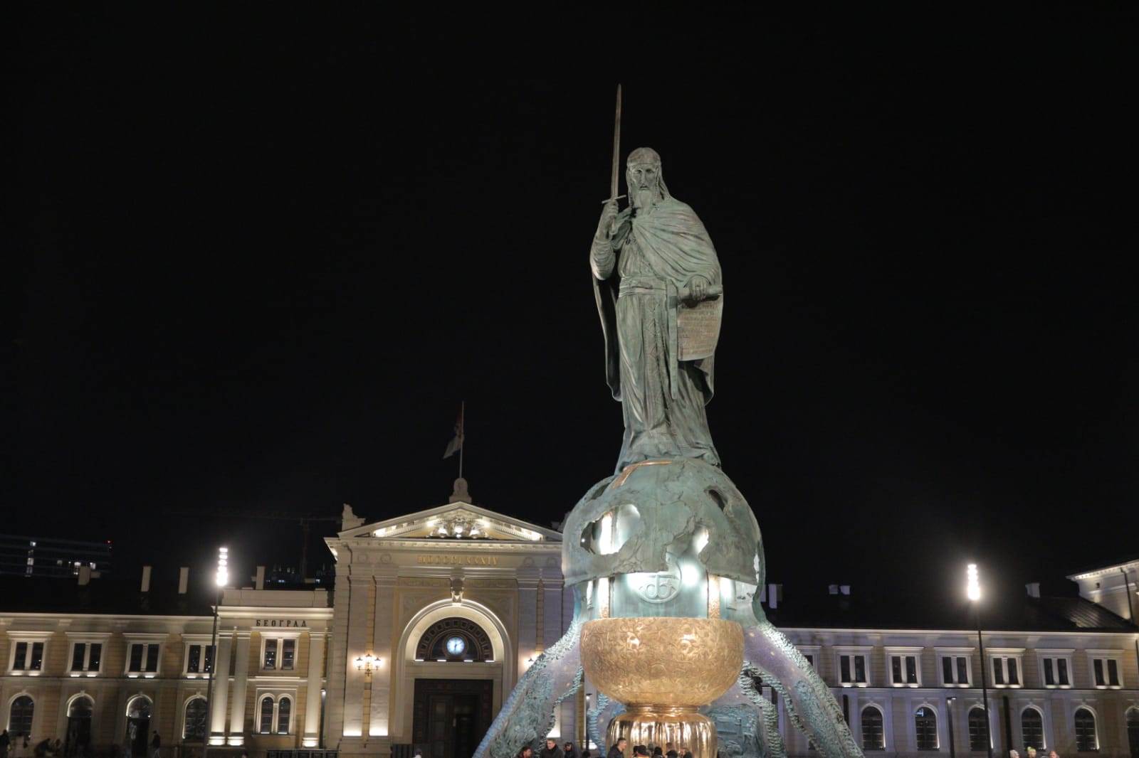  STEFAN NEMANJA U PUNOM SJAJU: Pogledajte kako sada izgleda spomenik u Beogradu! (VIDEO) 