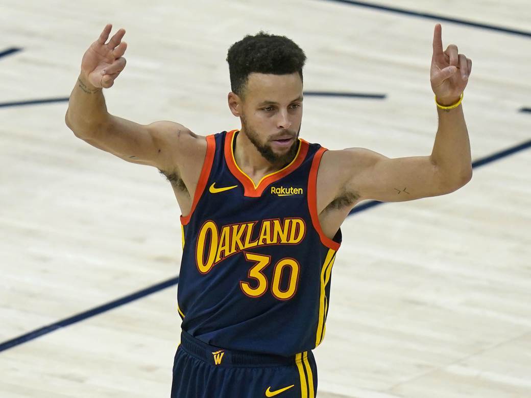  NBA ZVEZDA ČITA SVE ŠTO MU NAVIJAČI PIŠU: Pazite, možda zbog vas "zvekne" 30 poena za poluvreme! 