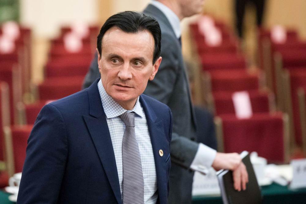  HAOS SA NABAVKOM VAKCINA: AstraZeneka se povukla sa važnog sastanka sa EU, a njihov direktor dodatno dolio ulje na vatru 