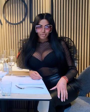  HAPŠENJE, PROSTITUCIJA I GOLE FOTKE: Evo šta radi starleta koja je izbegla zatvor za 17.250 evra! (FOTO) 