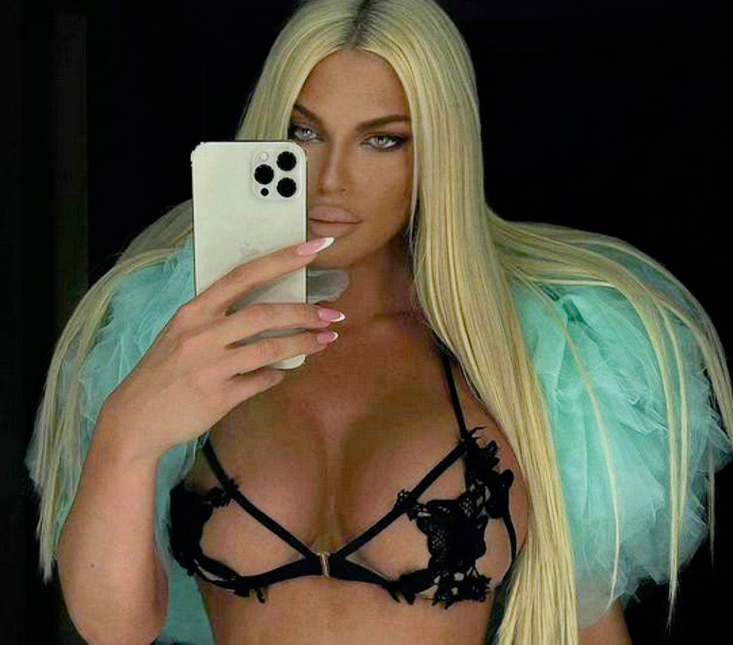  jelena-karleusa-bez-brusa-i-gaca-igra-instagram-video 