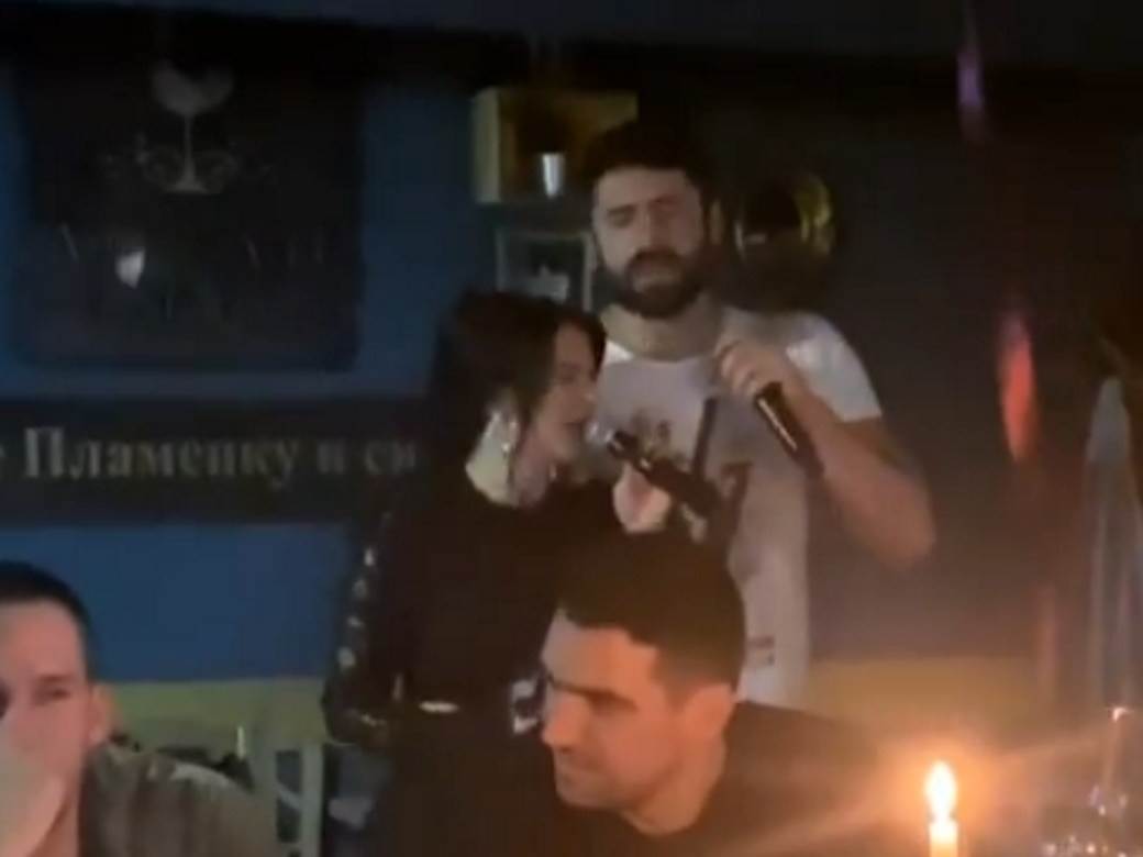  MILICA OBJAVILA SNIMAK: Rađen se popeo na binu, pa zapevao narodnjake - vaterpolista u duetu s novom 