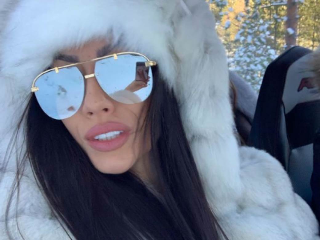  PRODAVALA SAM STVARI NA PIJACI: Pevačica sada živi u luks vili u Beogradu, a priča o aferi sa Tošićem je proslavila! 