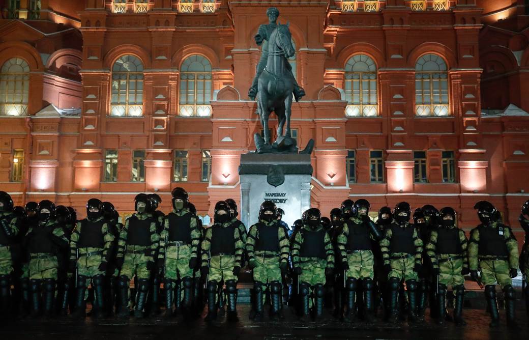  POLICIJA NEMILOSRDNA U MOSKVI, ZAPAD U ŠOKU! Brutalno razbijaju masovne proteste i hapse nakon presude Navaljnom! 