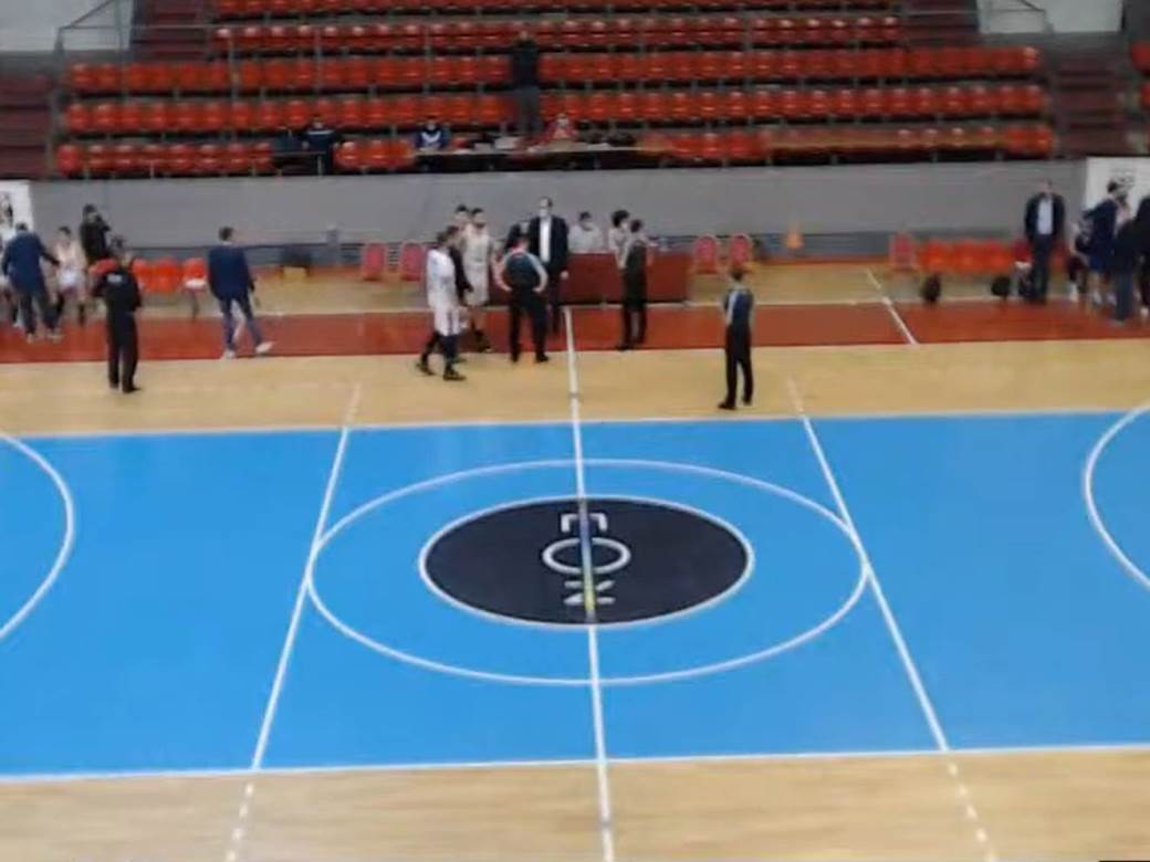  SRPSKI KOŠARKAŠ POBESNEO NA SUDIJE: Bivši reprezentativac im se unosio u lice, zbog toga će morati da PLATI! (VIDEO) 