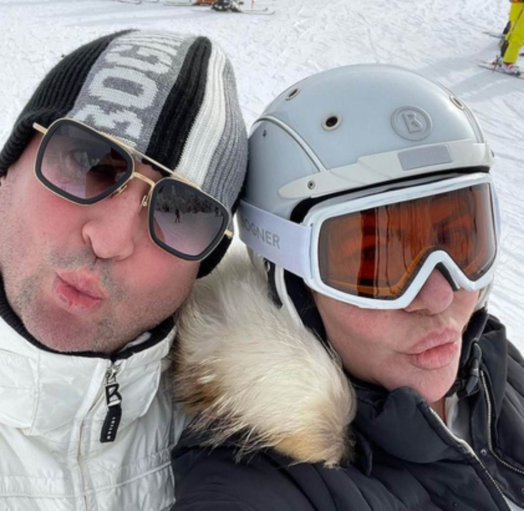  TRAJKOVIĆI SE BAŠKARE NA KOPAONIKU: Dok Slađa pozira u skupocenoj bundi, Đani bez nje odmara u kafani! (FOTO) 