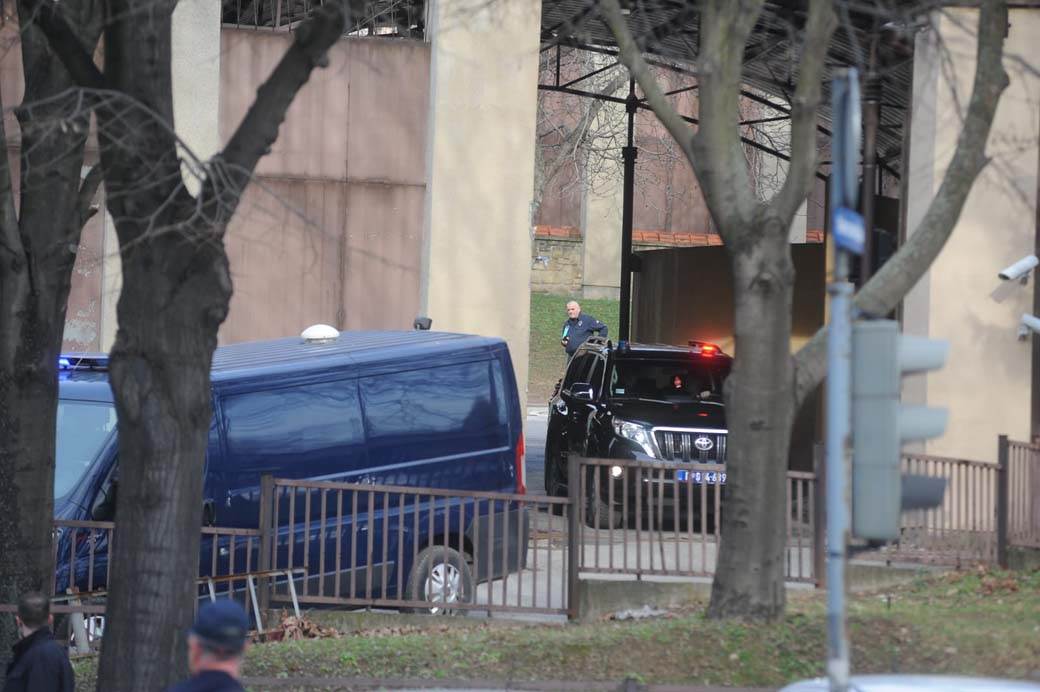  POLICIJA ISPRED SPECIJALNOG SUDA: Marica ušla na parking, Velja Nevolja i ekipa na saslušanju (FOTO/VIDEO) 