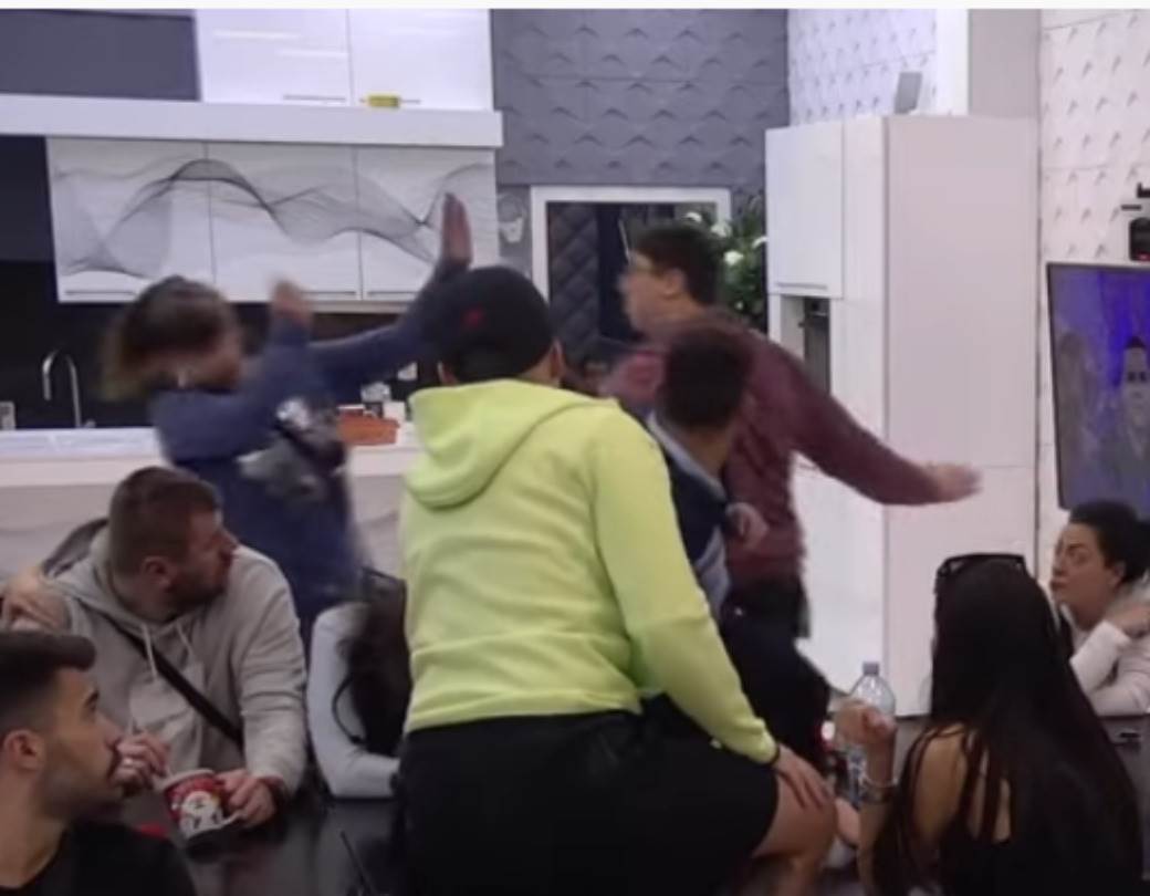  HAOS U ZADRUZI - KRISTIJAN KRENUO DA OŠAMARI MILJANU: Spomenula mu dete, on BURNO REAGOVAO! (VIDEO) 