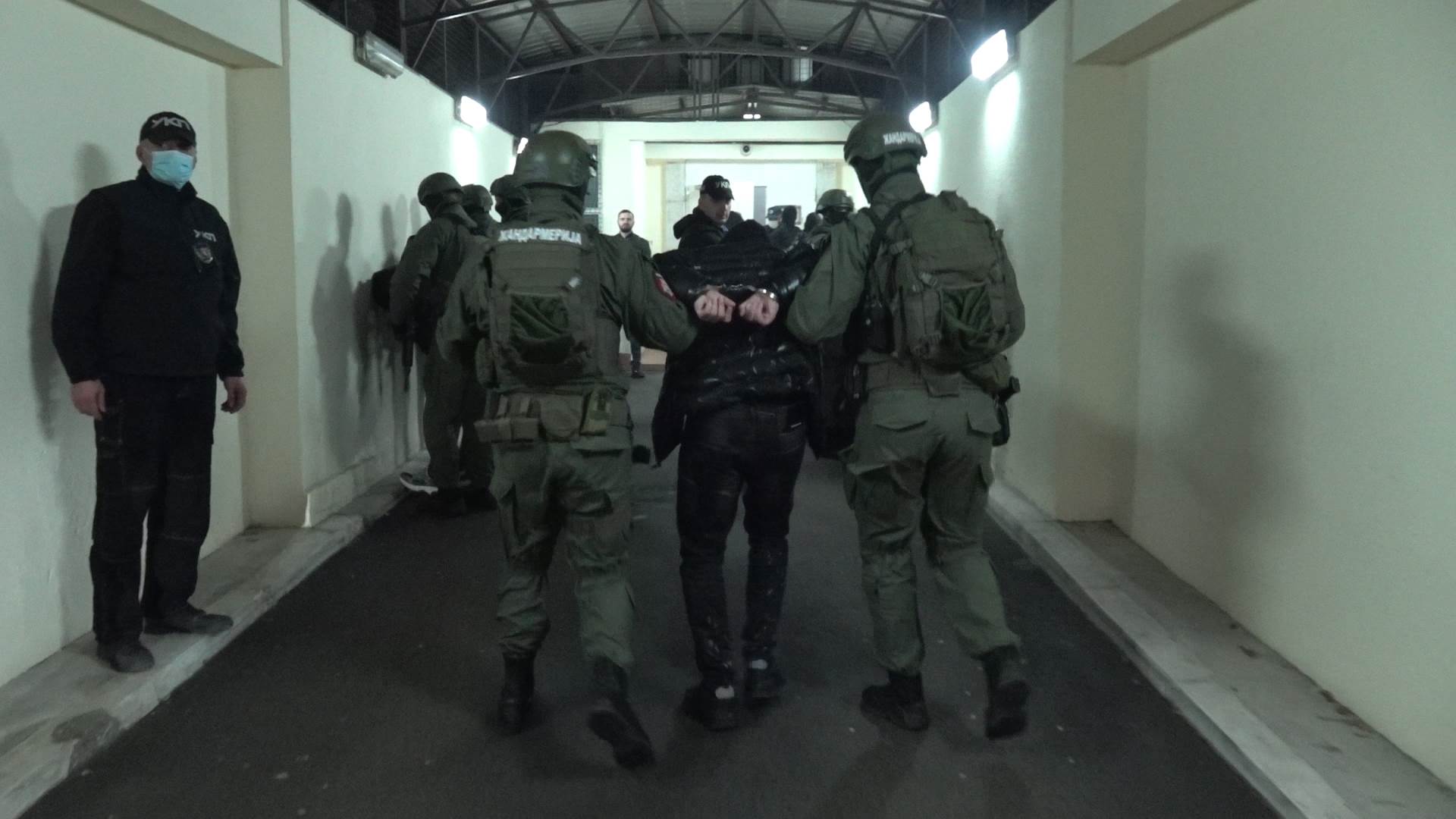  UHAPŠENI NOVI ČLANOVI VELJINE BANDE: Policajci čistili nered za Belivukom, uništavali dokaze u stanu posle zločina! 