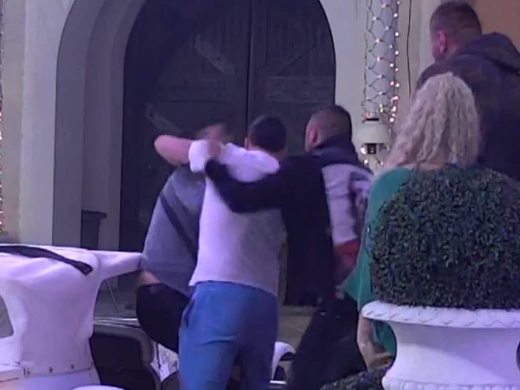  HAOS U ZADRUZI! TOMOVIĆ DAVIO NOVOG UČESNIKA: Ščepao ga za vrat na samom ulasku (FOTO, VIDEO) 
