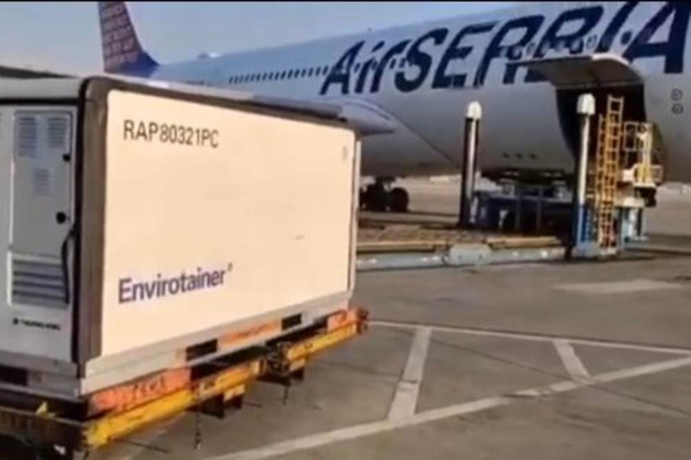  PREDSEDNIK SRBIJE NA INSTAGRAMU OBJAVIO VIDEO IZ PEKINGA: Divna slika! 500.000 vakcina se utovaruje avion Er Srbije 