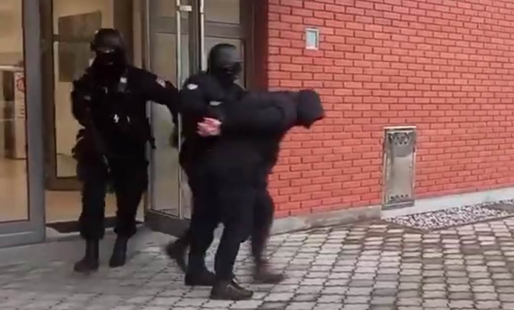  PRVE SLIKE I SNIMCI UHAPŠENIH: Sumnja se da su planirali ubistvo, trgovali narkoticima i oružjem (VIDEO) 