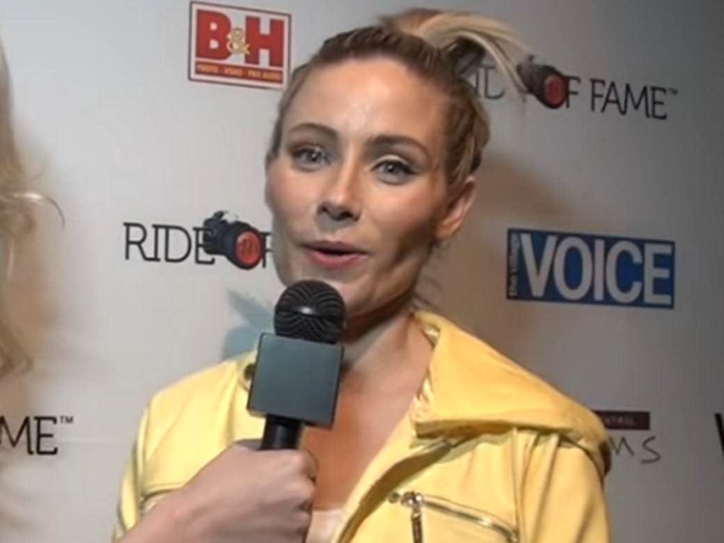  MANEKENKA PRONAĐENA MRTVA PORED PUTA: 