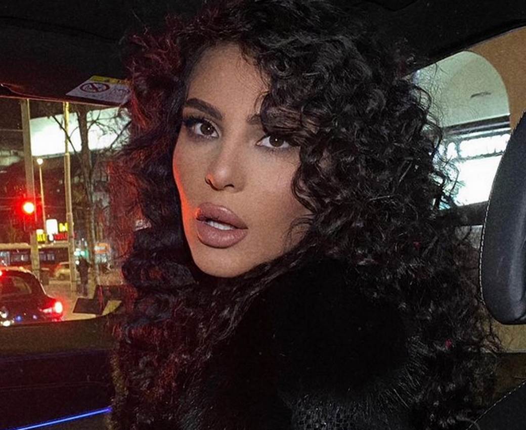  ANASTASIJA, TI SI ŽENA MOG ŽIVOTA: Cecina ćerka selfijem bez šminke oduševila fanove (FOTO) 