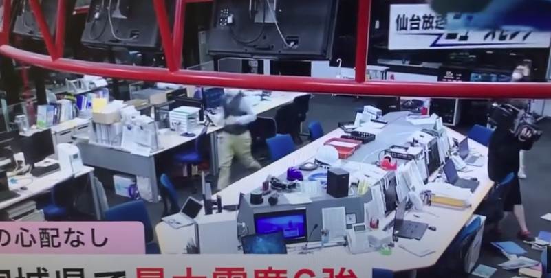  POGLEDAJTE ZASTRAŠUJUĆE SNIMKE IZ JAPANA: Pokrenuta klizišta, popucali zidovi, porazbijani prozori,  