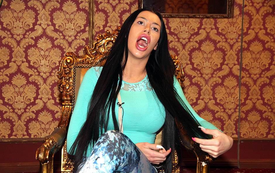  Želim da budem normalna žena! 