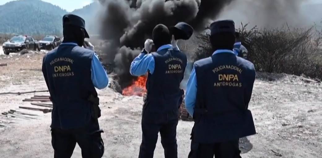  ZAPALJENA TONA I PO KOKAINA: Raskrinkana banda, predsednik Hondurasa poslovao sa El Čapo Guzmanom? ( 