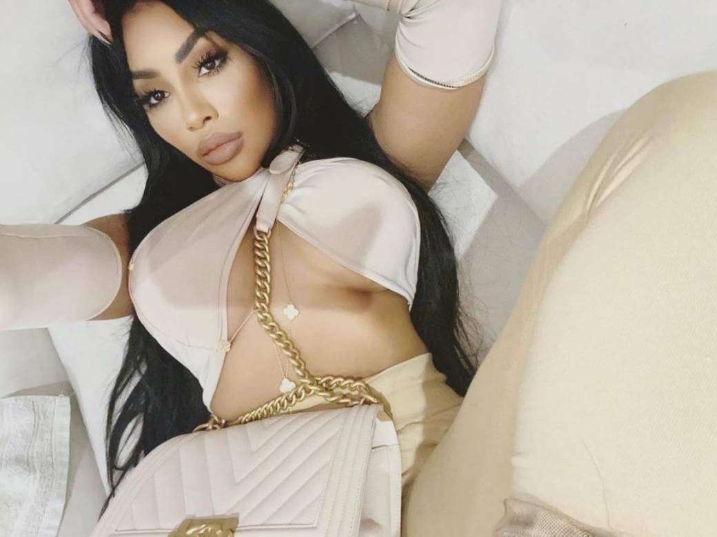  ŽENA ZVEZDE SITIJA SE PRODAJE NA P**NO SAJTU ZA 7 EVRA: Dobija kazne jer je previše seksi, sada se sveti mužu! 